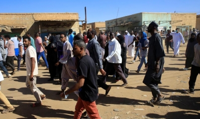 انطلقت من المساجد.. مظاهرات جديدة بالسودان تنادي بإسقاط النظام