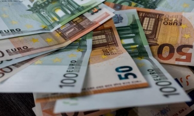 اليورو يترنح تحت ضربات التباطؤ والتطرف