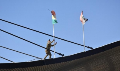 إنزال العلم الكردي في كركوك تزامناً مع وصول قيادات عسكرية