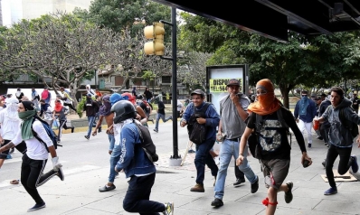 القصة المحزنة التي تتكرر بفنزويلا: أزمات وثورات وحكومات بالأمر الواقع