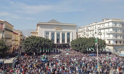 الجزائر: الرئيس يريد تغيير النظام!
