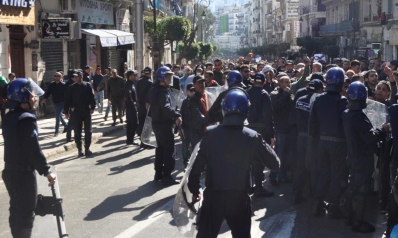 مظاهرات الجزائر.. وفاة نجل أول رئيس حكومة بعد الاستقلال