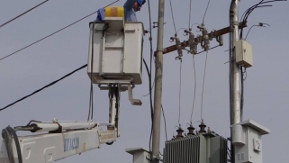 العراق: نواصل استيراد الكهرباء من إيران