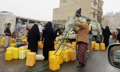 بسبب القات والحوثيين.. أزمة مياه حادة في تعز