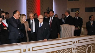 القمة العربية بتونس: حدث كبير بسياقات سياسية واقتصادية فارقة