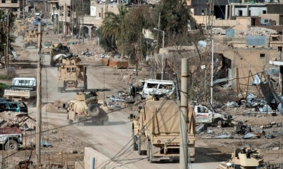 استسلام الآلاف من مقاتلي داعش في الباغوز مع اقتراب المعركة من نهايتها