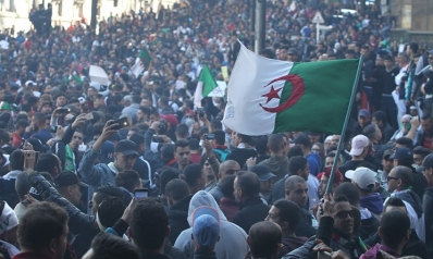 هل تقف الجزائر على حافة الهاوية؟