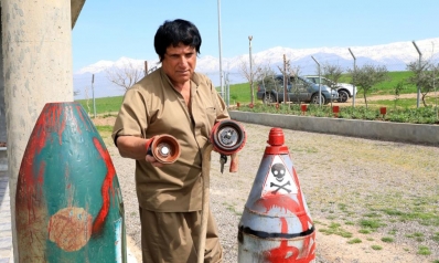 عراقي يكرس حياته لإزالة الألغام الحدودية