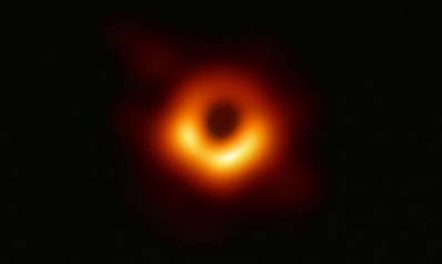 علماء العالم ينشرون أول صورة التقطت للثقب الأسود