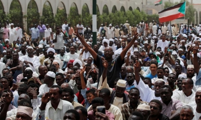 الاعتصام مستمر.. السودانيون يطلبون تسليم السلطة للمدنيين