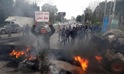 مخاوف من انفجار شعبي يؤدي إلى أزمة حكم لبنانية