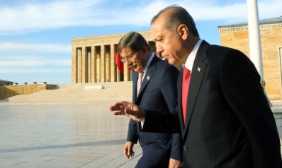 صدمة الانتخابات تدفع بداود أوغلو إلى التمرد على أردوغان