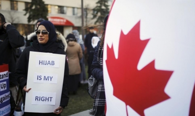 “لا نحب الإسلام”.. جماعة يمينية تحمل السلاح ضد مسلمي كندا
