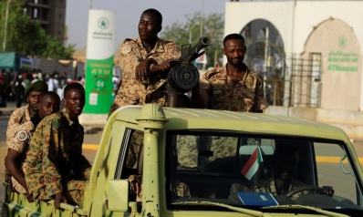 الجيش والثورة في السودان.. تفكيك أم إعادة بناء؟