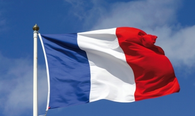 فرنسا تحذر إيران من انتهاك الاتفاق النووي