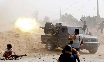 الجيش الليبي يستهدف طائرة تركية مسيّرة ويسقطها في مدرج مطار معيتيقة
