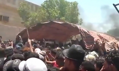 متظاهرون يضرمون النار في مبنى حكومي جنوبي العراق