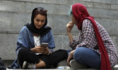 الإيرانيون يمارسون لعبة القط والفأر مع الرقابة