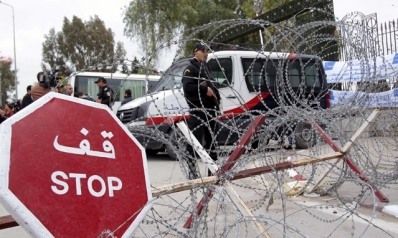 تونس تحافظ على الهدوء وتستمر في العمل بعد الهجوم الإرهابي الأخير