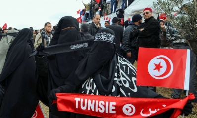 حظر النقاب شرارة أولى لمعارك الشاهد مع النهضة في تونس
