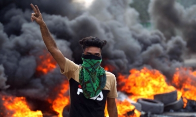 القوات العراقية تواجه ثورة الشباب بالرصاص الحي