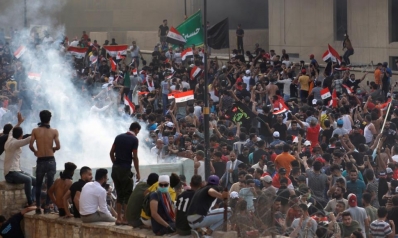 الرئيس العراقي يدعو لتلبية مطالب المتظاهرين والحكومة تحقق بسقوط ضحايا