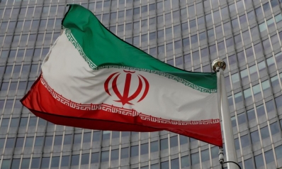 إيران.. نزيف مغادرة الشركات الدولية يتواصل ومطالب بمقاضاتها