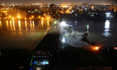 لماذا أصبحت السيطرة على جسور بغداد خيارا إستراتيجيا للمتظاهرين؟