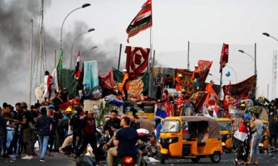فايننشال تايمز: في العراق ولبنان هدف الإطاحة بالحكومة ليس كافيا والمطلب هو تغيير النظام السياسي