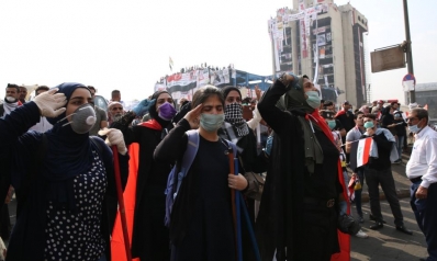 مشاركة نسائية لا تخطئها العين بساحات المظاهرات العراقية