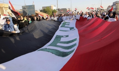 المحتجون ينتقلون إلى الإضراب العام في بغداد… وإقفال الجسور في الناصرية