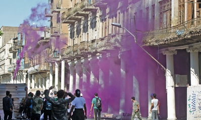 إيران في معركة يائسة للإبقاء على نفوذها في العراق ولبنان