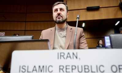 اتهمتها طهران بـ”حمل مادة مشبوهة”.. قلق أوروبي وغضب أميركي من سحب إيران اعتماد مفتشة دولية