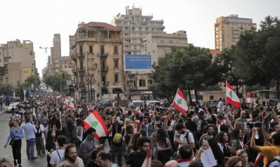 كيف تناولت إيران تظاهرات الدول العربية منذ 2011 وحتى لبنان والعراق؟