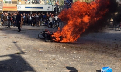 احتجاجات إيران.. تقارير عن سقوط عشرات القتلى وخامنئي يعلن “دحر العدو”