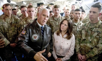 بنس يكرّر ما فعله ترامب في زيارته للعراق