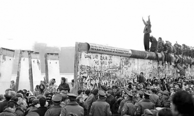 لماذا لم يسقط جدار برلين في العالم العربي؟