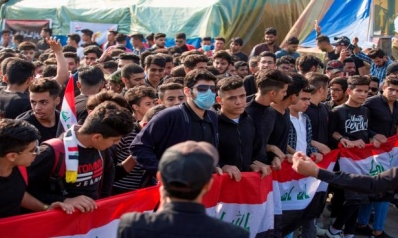 العراق: أسماء جديدة لرئاسة الحكومة والمتظاهرون يقطعون طرقاً حيوية في الجنوب
