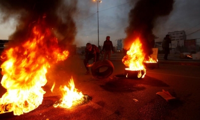 عشية انتهاء مهلة المتظاهرين.. مواجهات عنيفة قرب ساحة الاحتجاج في بغداد