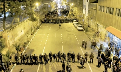 خلافات النخب الحاكمة في إيران تطفو عشية الانتخابات البرلمانية