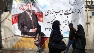 إيران… انتخابات بالحد الأدنى ومقاطعة شعبية صامتة