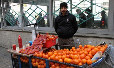 في إيران.. حتى البرتقال يشترى ببطاقات الائتمان