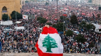 محنة لبنان.. الأزمات الاقتصادية والسياسية منذ الحرب الأهلية