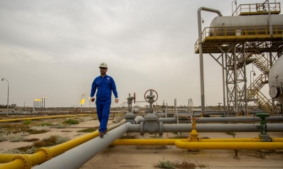 انخفاض حاد في إيرادات العراق النفطية وتحديات اقتصادية تلوح في الأفق