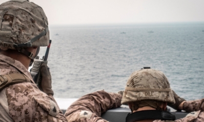 الجيش الأميركي يحذر من الاقتراب من سفنه لمسافة 100 متر