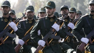 لمن الغلبة في إيران: للجيش أم لـ«الحرس الثوري»؟
