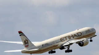 في نزاع على ديون بـ1.2 مليار دولار.. محكمة بنيويورك تستدعي الاتحاد للطيران الإماراتية وفيتش