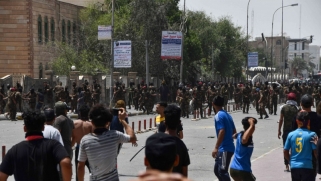 “انتفاضة أكسجين” بعد عجز السلطات العراقية عن احتواء كورونا في الناصرية