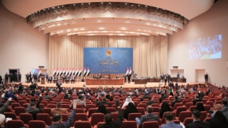 كابوس رواتب الموظفين.. إلى من يلجأ العراق في ظل أزمته المالية؟