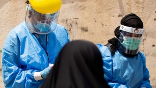 كورونا يتسبب في نكسة صحية بالعراق ودول العالم تقترب من إنهاء الإغلاق